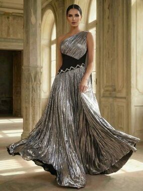 Aureia elegant, black and silver color blocked evening gown